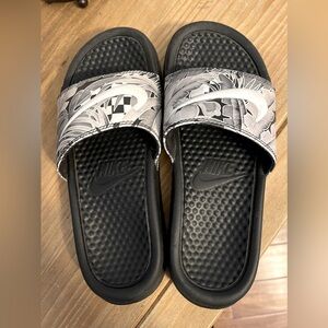 Women’s Nike Slides Size 7